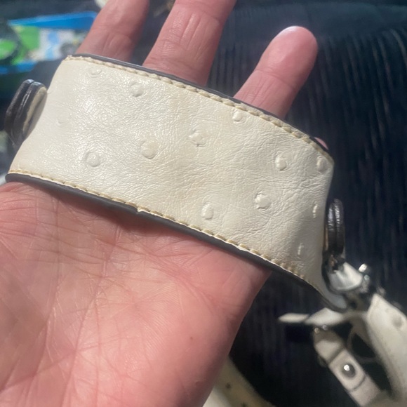 Guess bag! Med/large. Great condition. - Picture 2 of 8